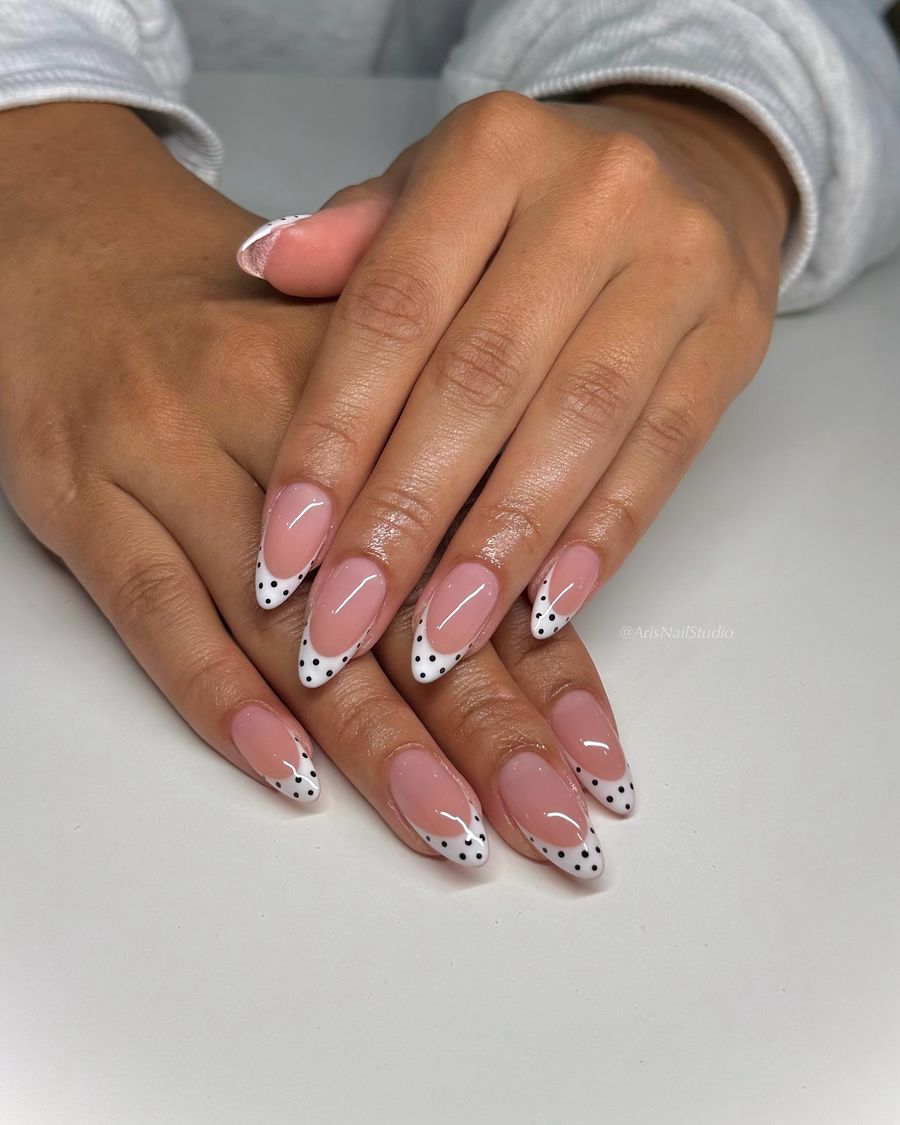 White-Almond-Nails_arisnailstudio_4.jpg
