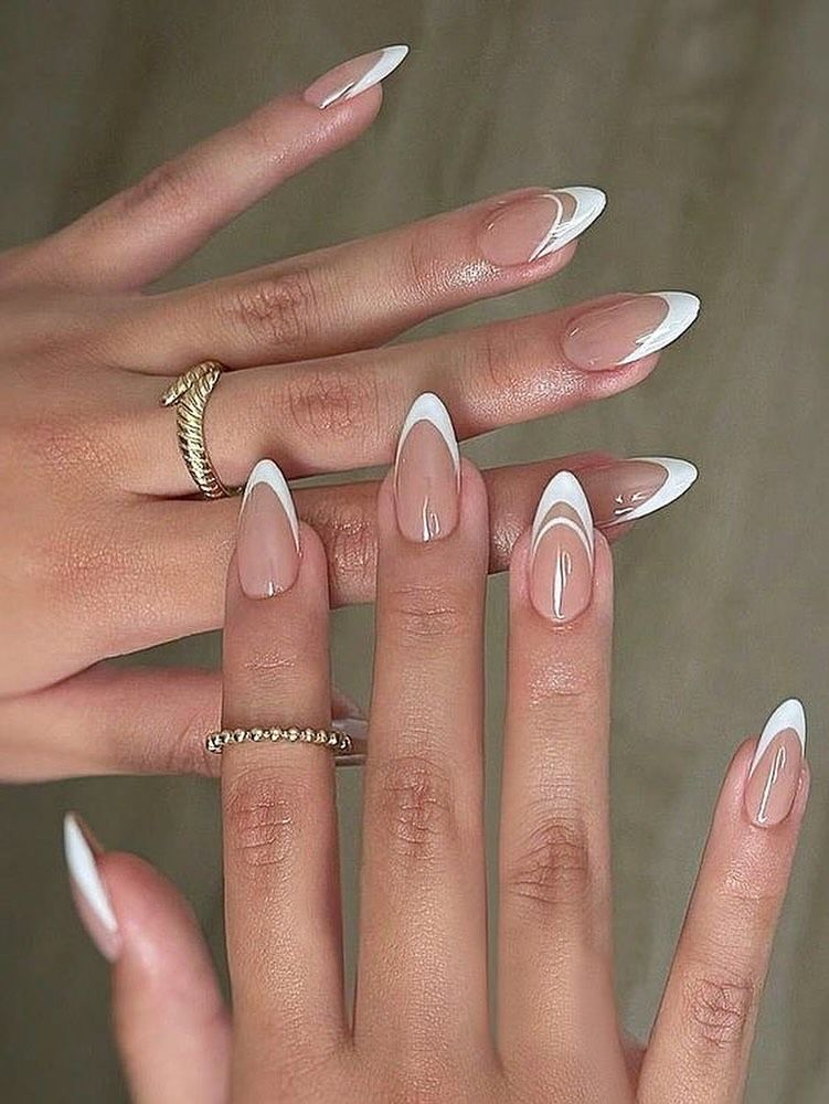 White-Almond-Nails_belabeauty.ca_7.jpg
