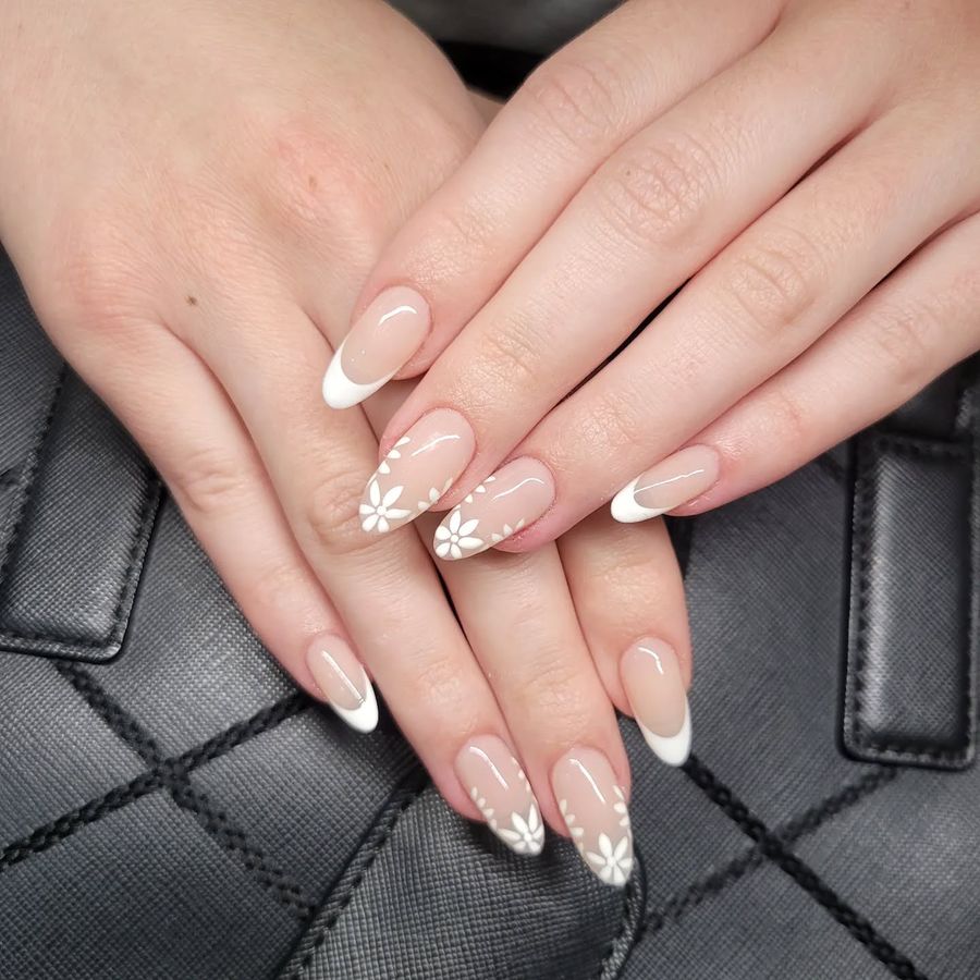 White-Almond-Nails_tracynailssss_11.jpg