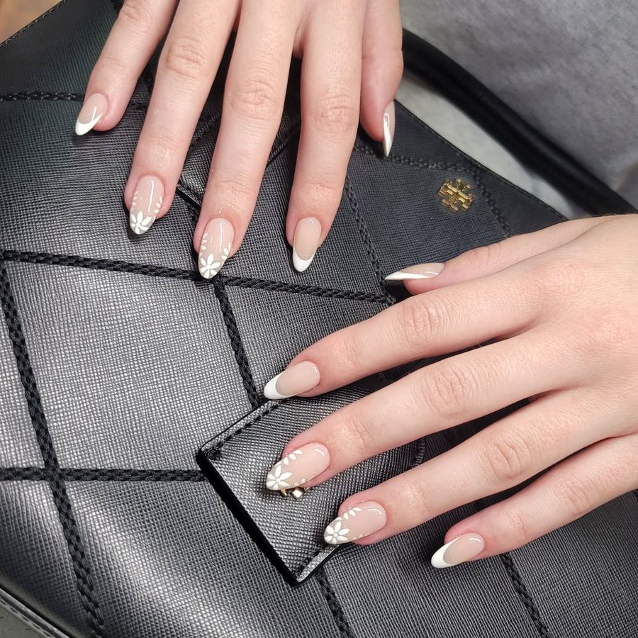 White-Almond-Nails_tracynailssss_12.jpg