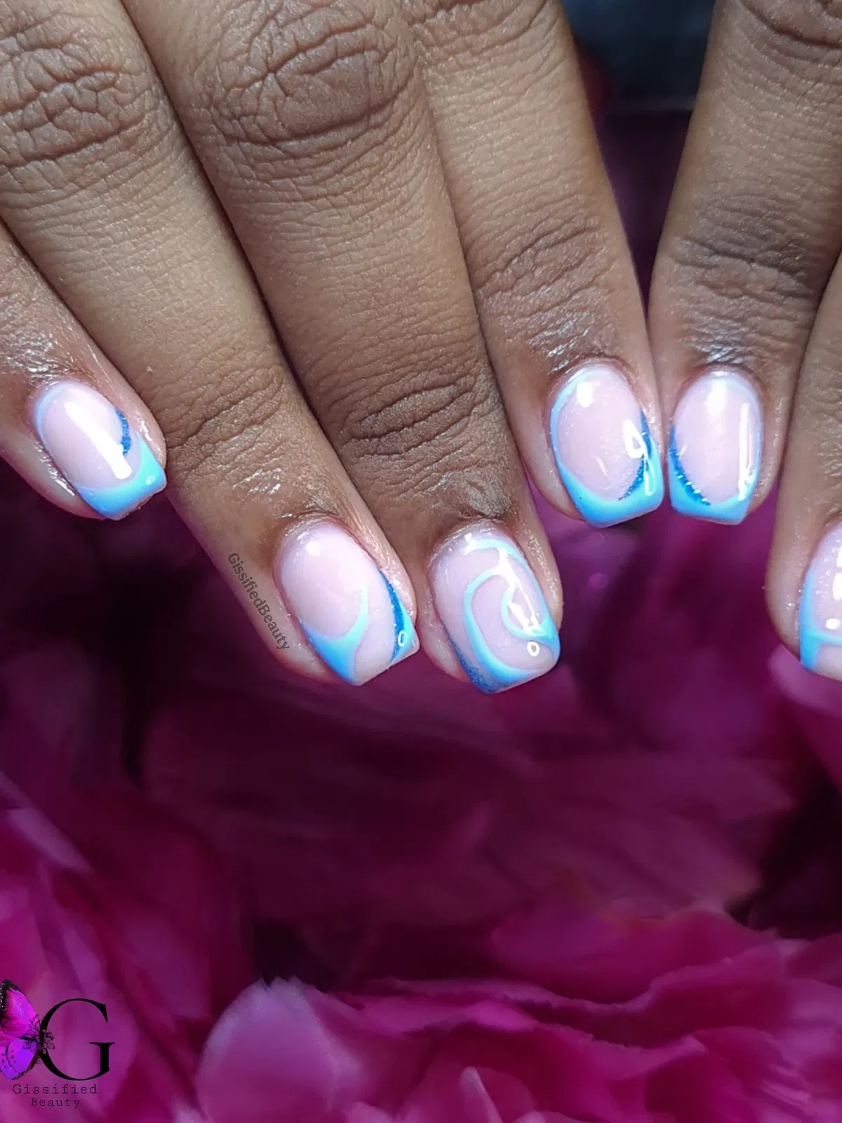 blue-gel-nails_gissifiedbeauty_6_275985909.webp