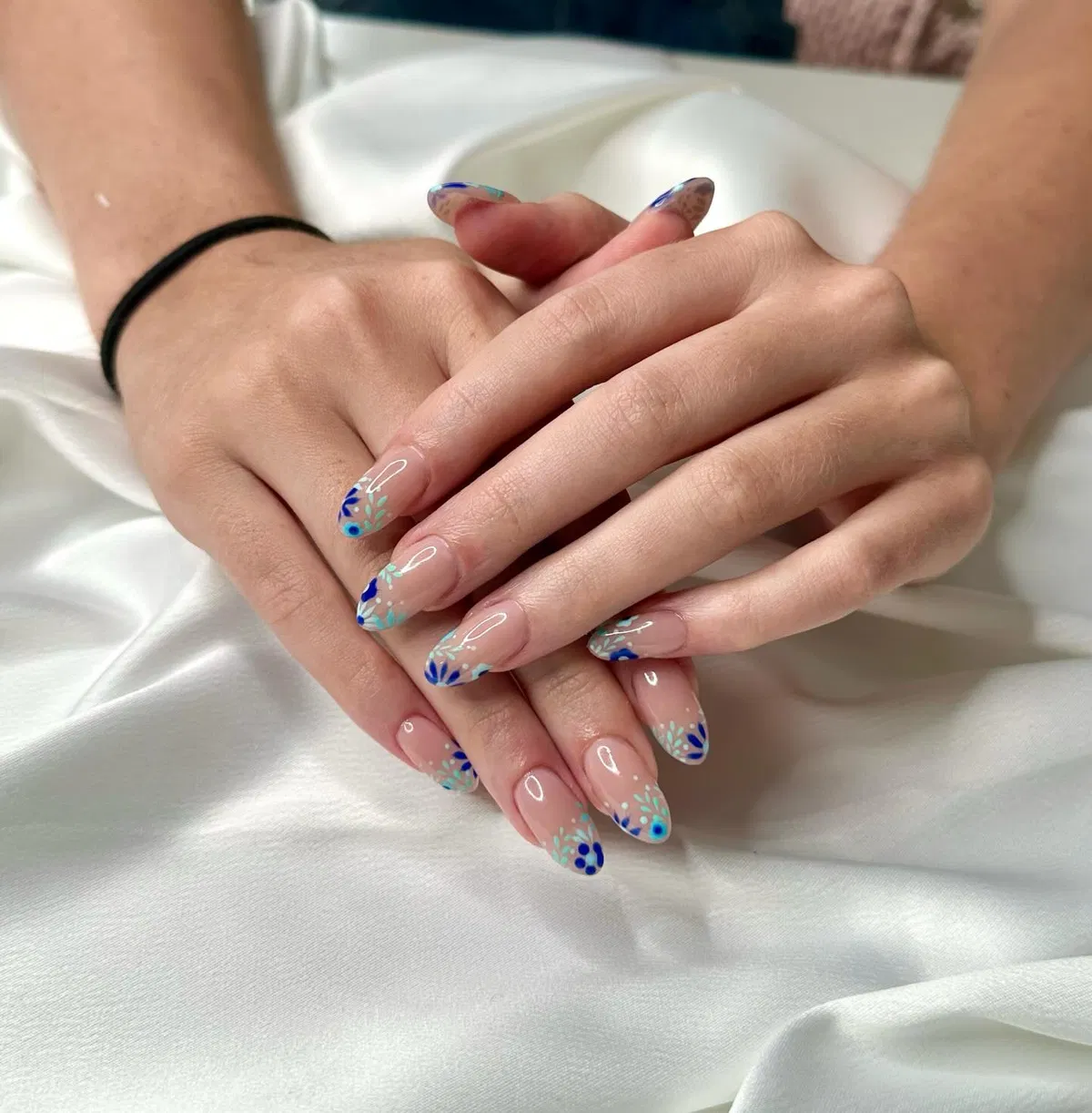 blue-gel-nails_lubella.beauty_14.webp