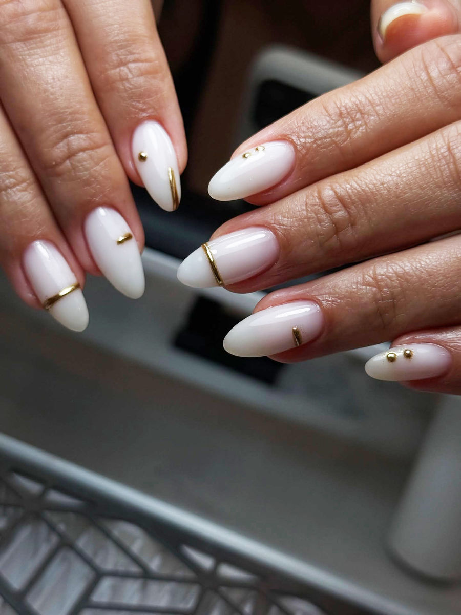 milky-white-nails_emznailedit_13.jpg
