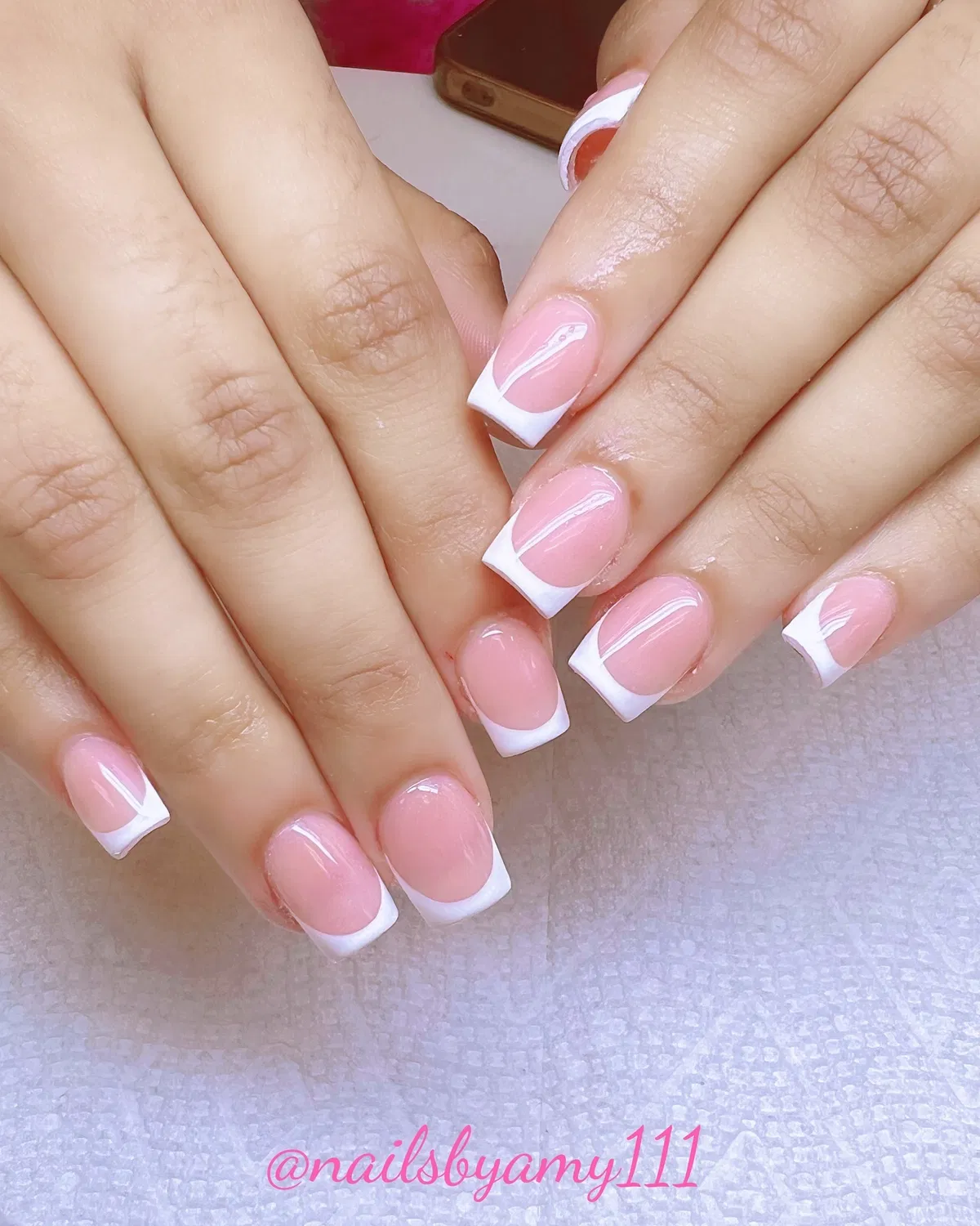 pink-and-white-nails_nailsbyamy111_8.webp