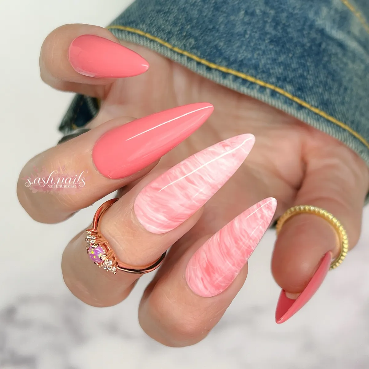 pink-and-white-nails_s.ash_.nails_19.webp