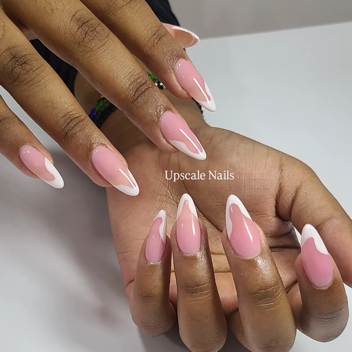 pink-and-white-nails_upscale_beautylounge_18.webp