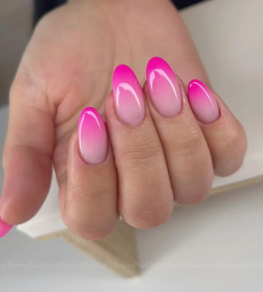 Pink Ombbre Nails With a Bold Fade and High-Gloss Finish