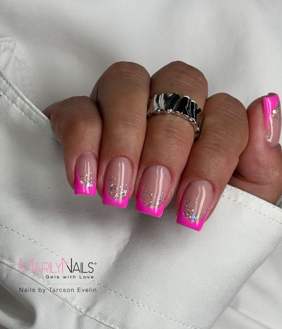 short-pink-nails_tarcsonevelinnails_6.jpg
