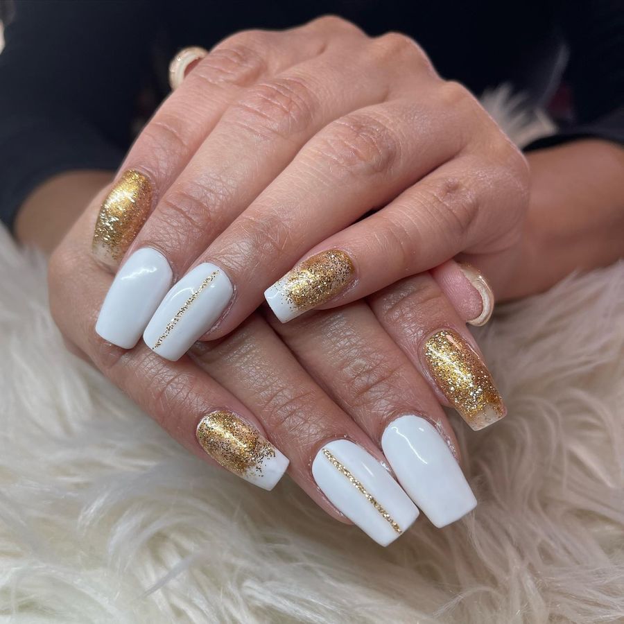 white-and-gold-nails_mari_nail_tech__4.jpg