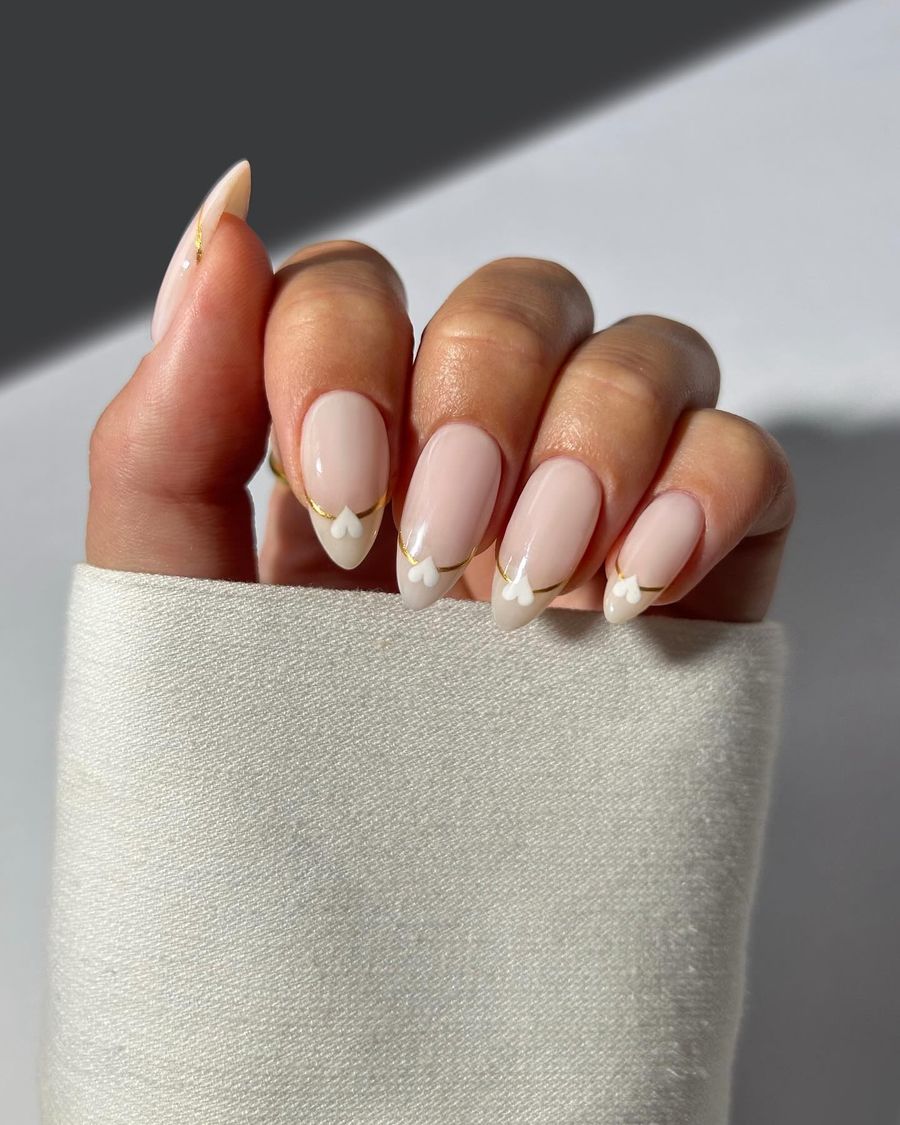 white-and-gold-nails_thenaillologist_15.jpg