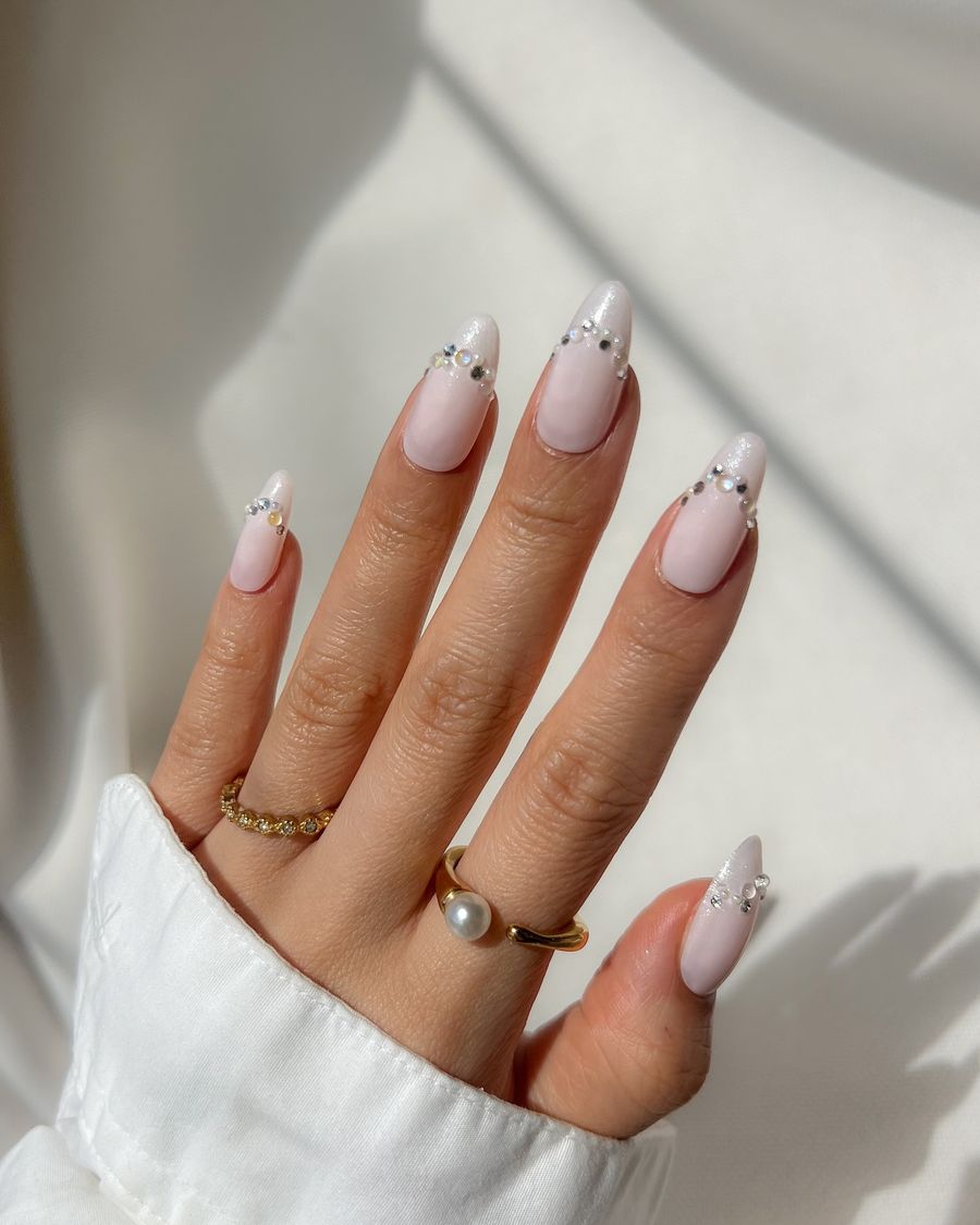 white-chrome-nails_mydumbnails_8.jpg
