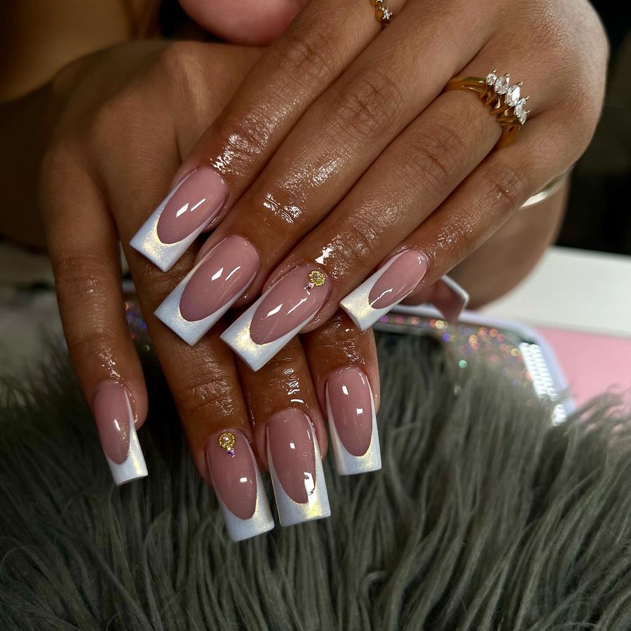 white-chrome-nails_normasnail_12.jpg