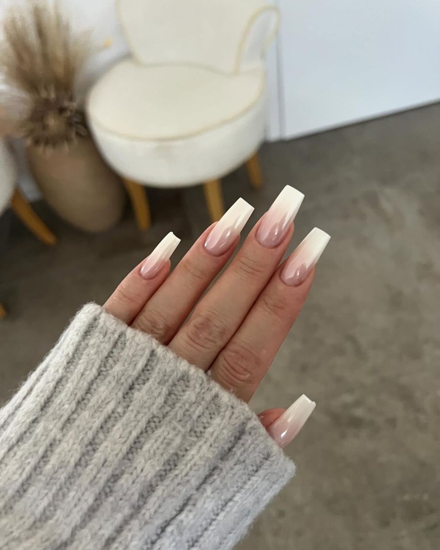 white-chrome-nails_sinnasnails_14.jpg