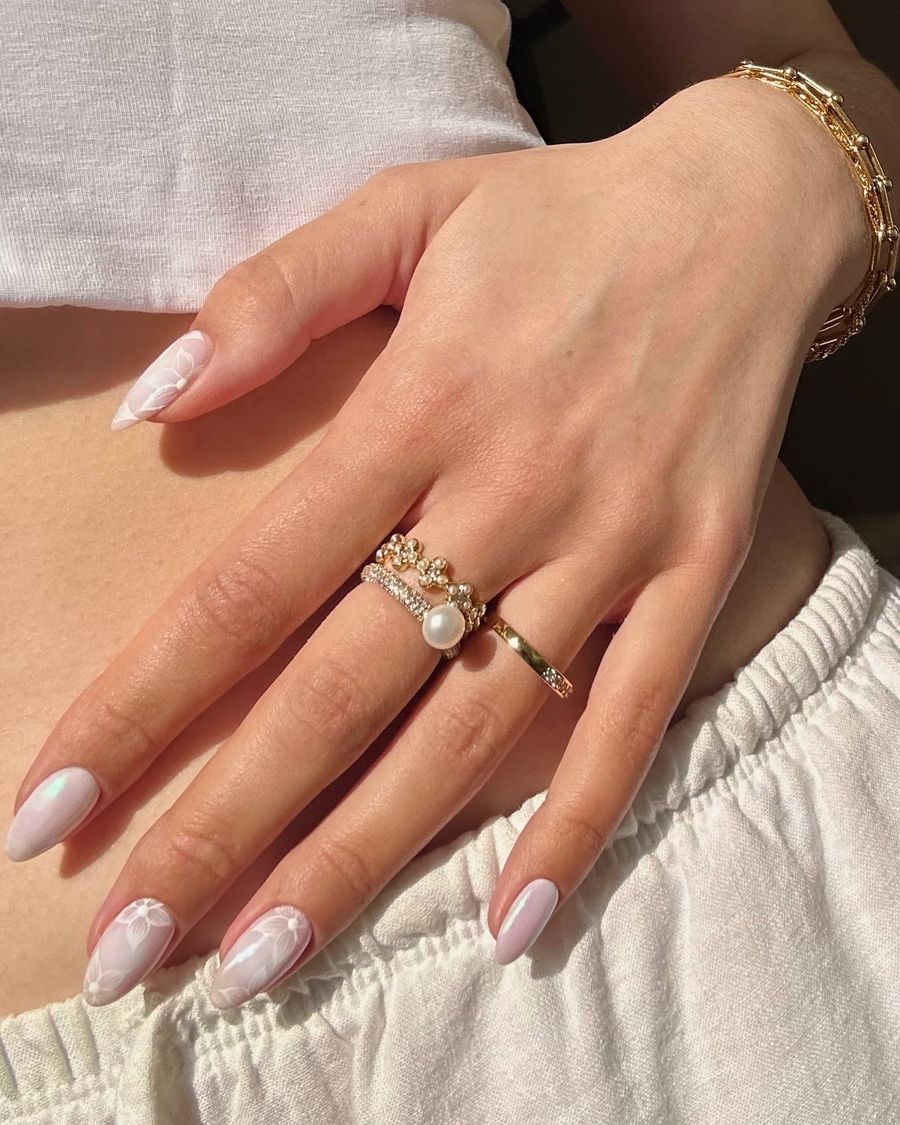 white-chrome-nails_thenaillologist_6.jpg