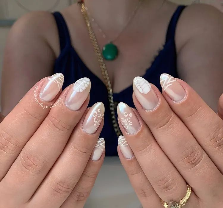 white-summer-nails_polishedbymckenna_4.jpg