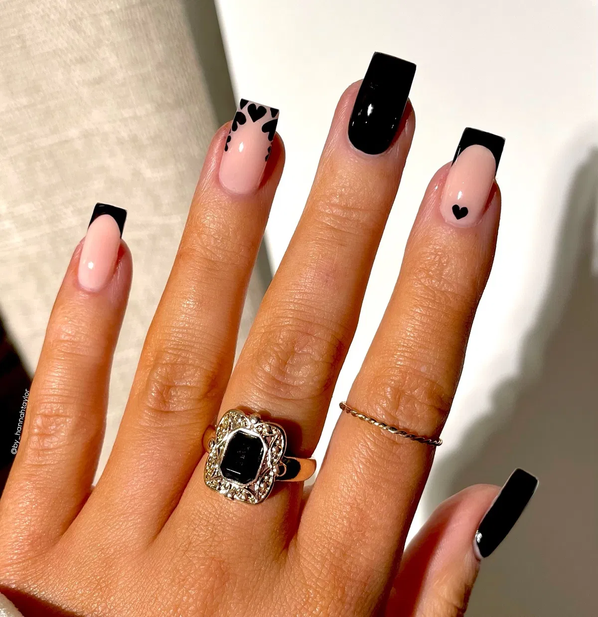 Black-Nails_by_hannahtaylor_6.webp