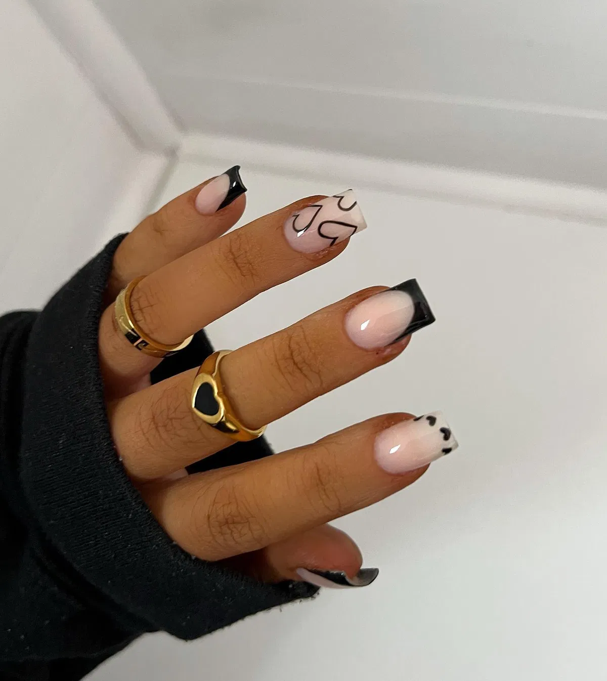Black-Nails_sarahsgelnails_17.webp