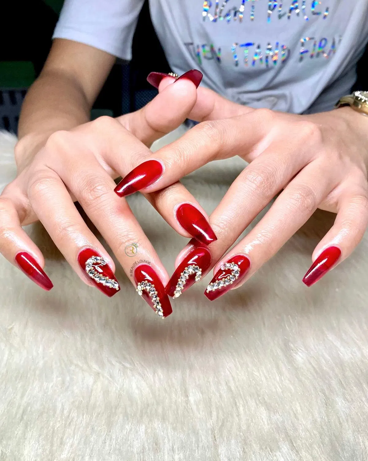 Red-coffin-nails_rbeautelounge_2.webp