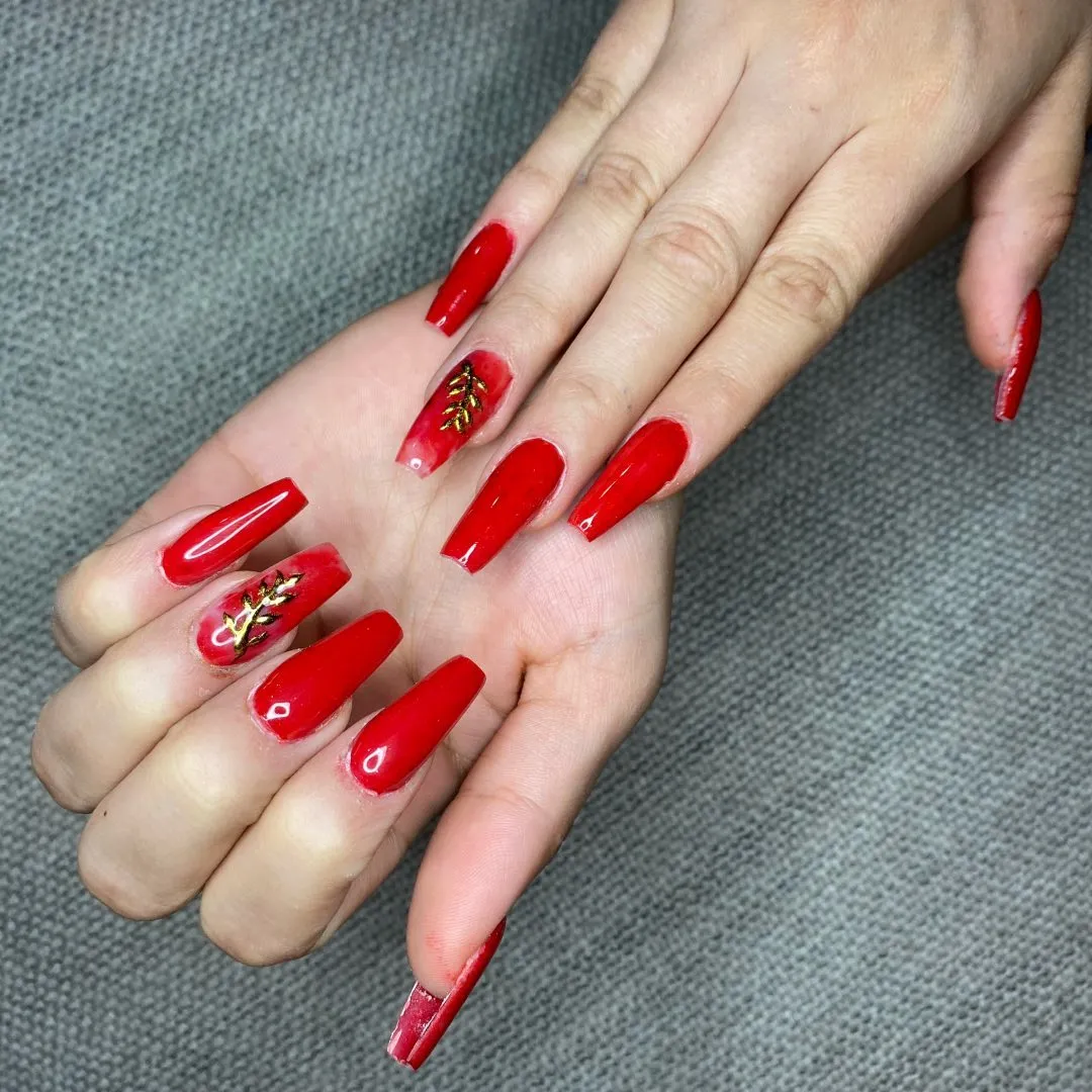 Red-coffin-nails_yessis__nails_5.webp