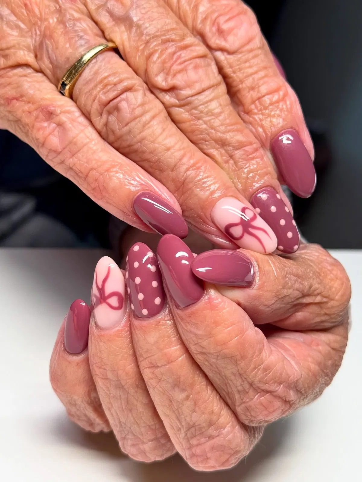 almond-nails_cathybrowne_nailartistry_14.webp