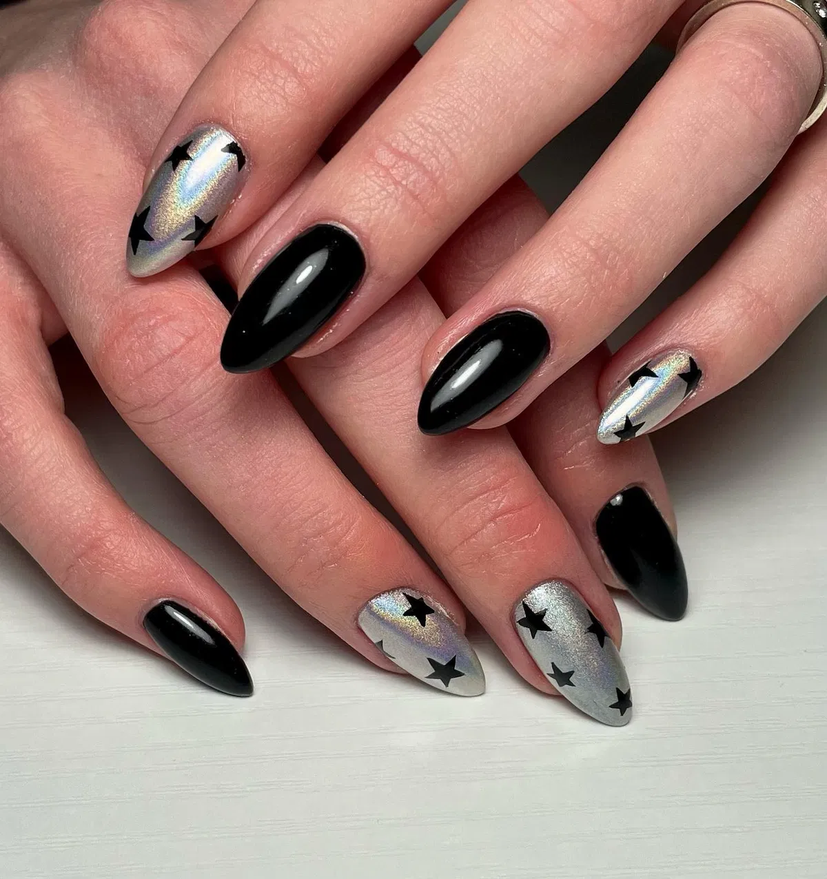 black-chrome-nails_bayls.nails_1.webp