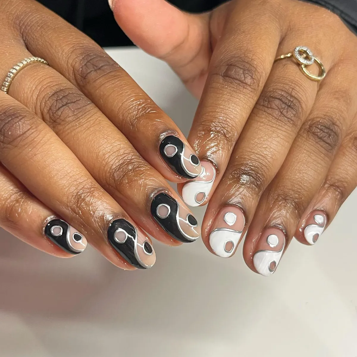 black-chrome-nails_evahallnails_2.webp