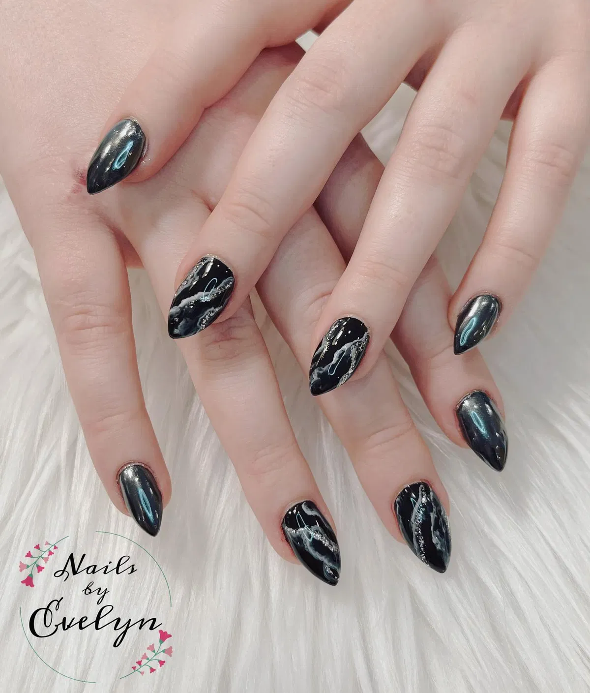 black-chrome-nails_nails.byevelynn_3.webp