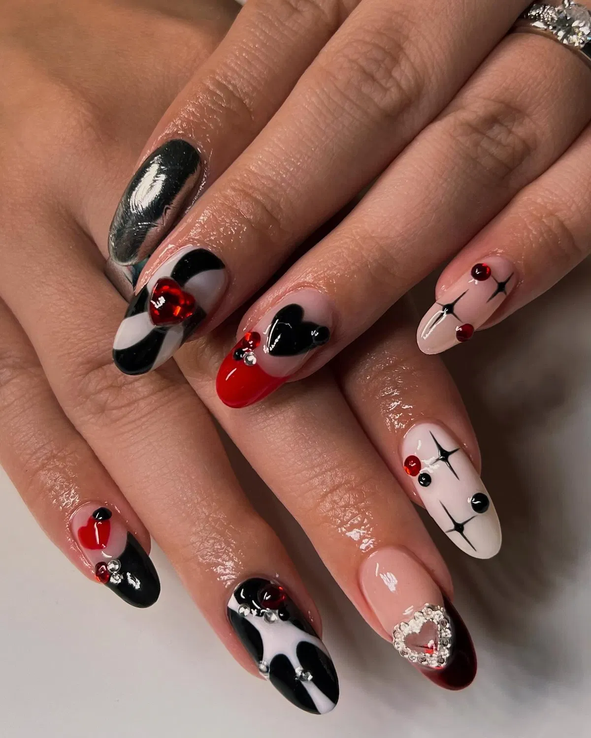 black-chrome-nails_nailzbyambz_11.webp