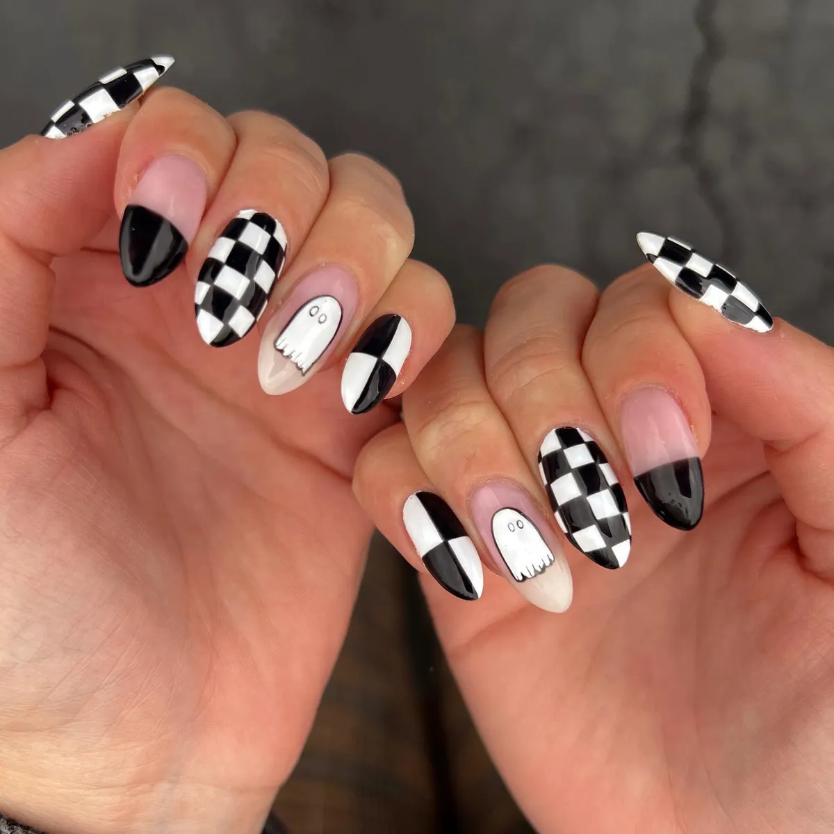 black-gel-nails_mynailgirlness_5.webp