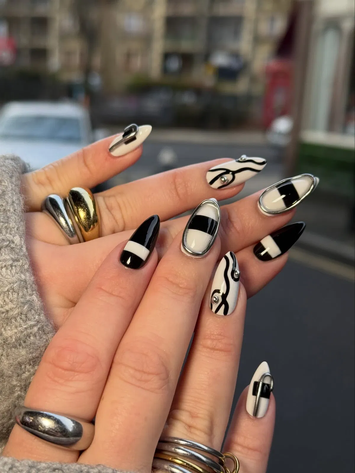black-gel-nails_ndao.shoreditch.nailsalon_17.webp