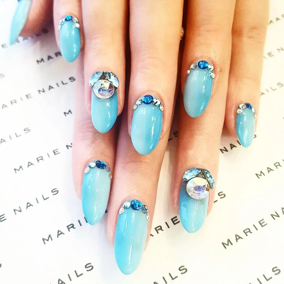 blue-nails_marienails_6.webp