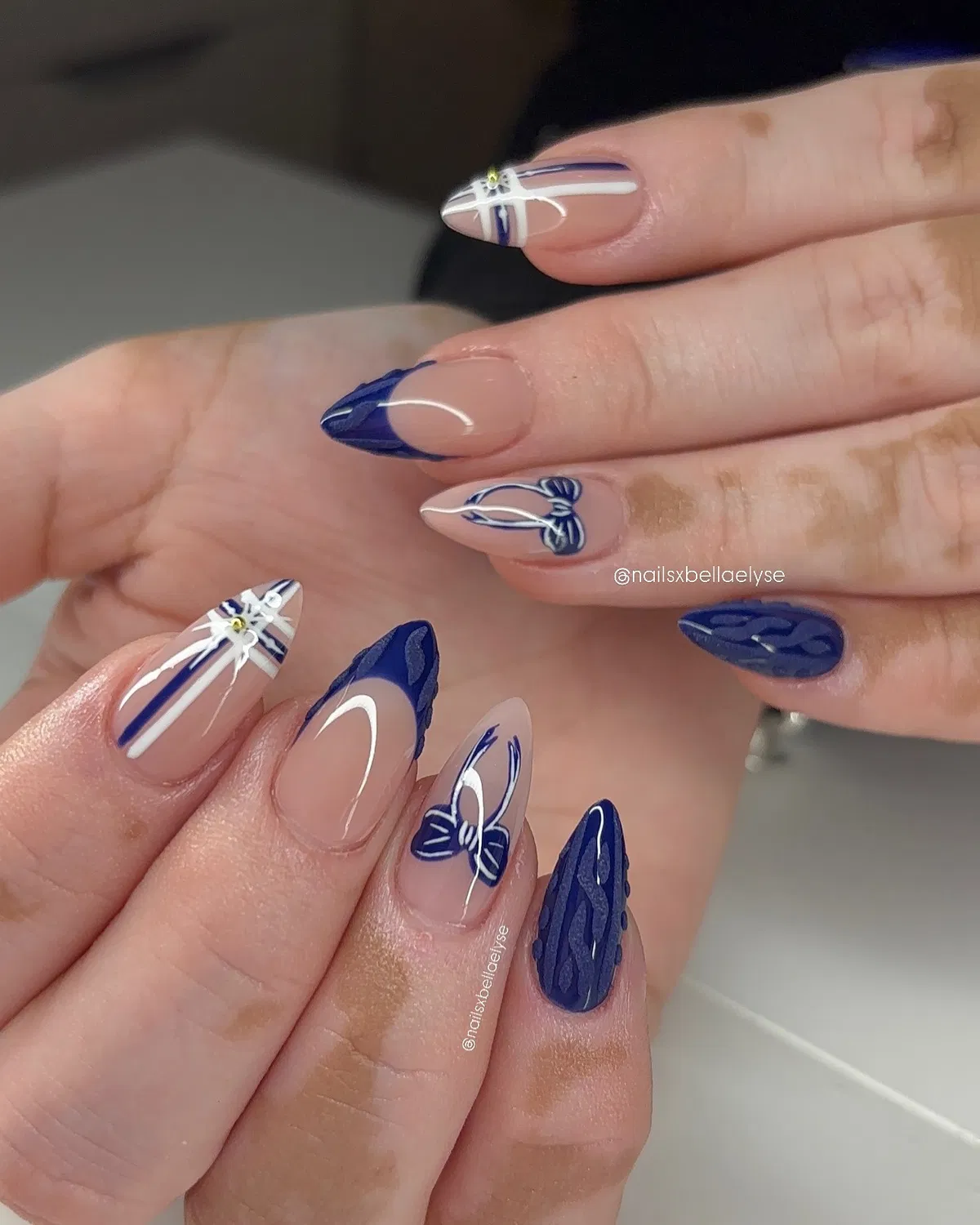 blue-nails_nailsxbellaelyse_4.webp