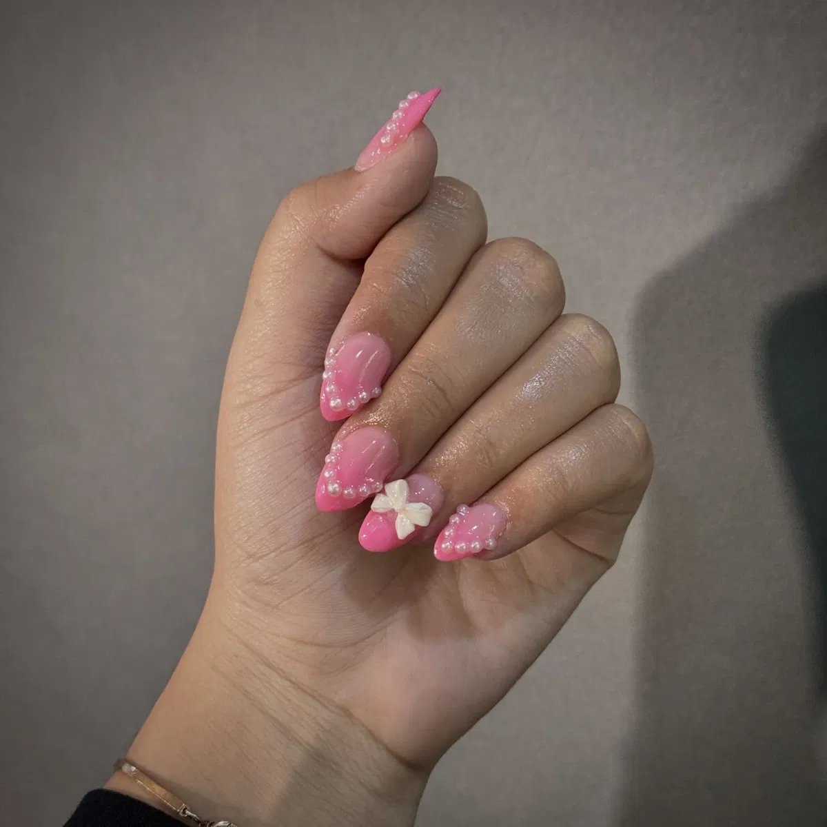 pink-nails__divinenails._2-1.webp
