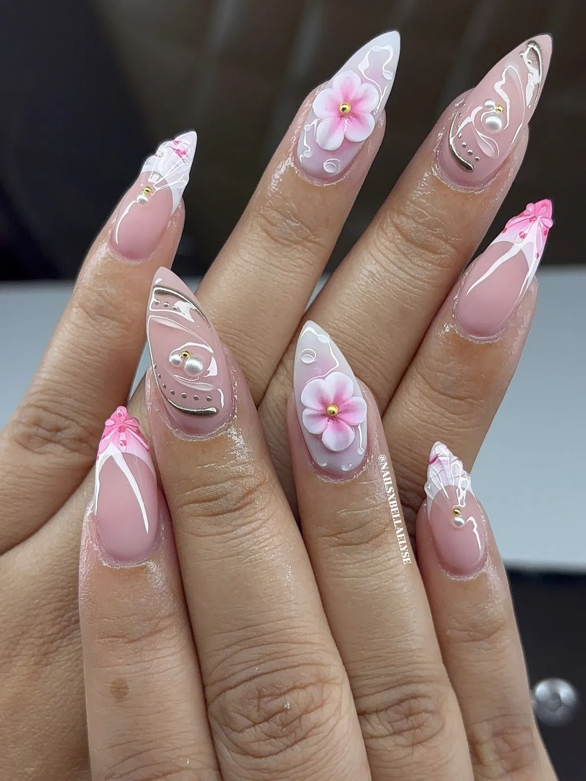 pink-nails_nailsxbellaelyse_13-1.webp