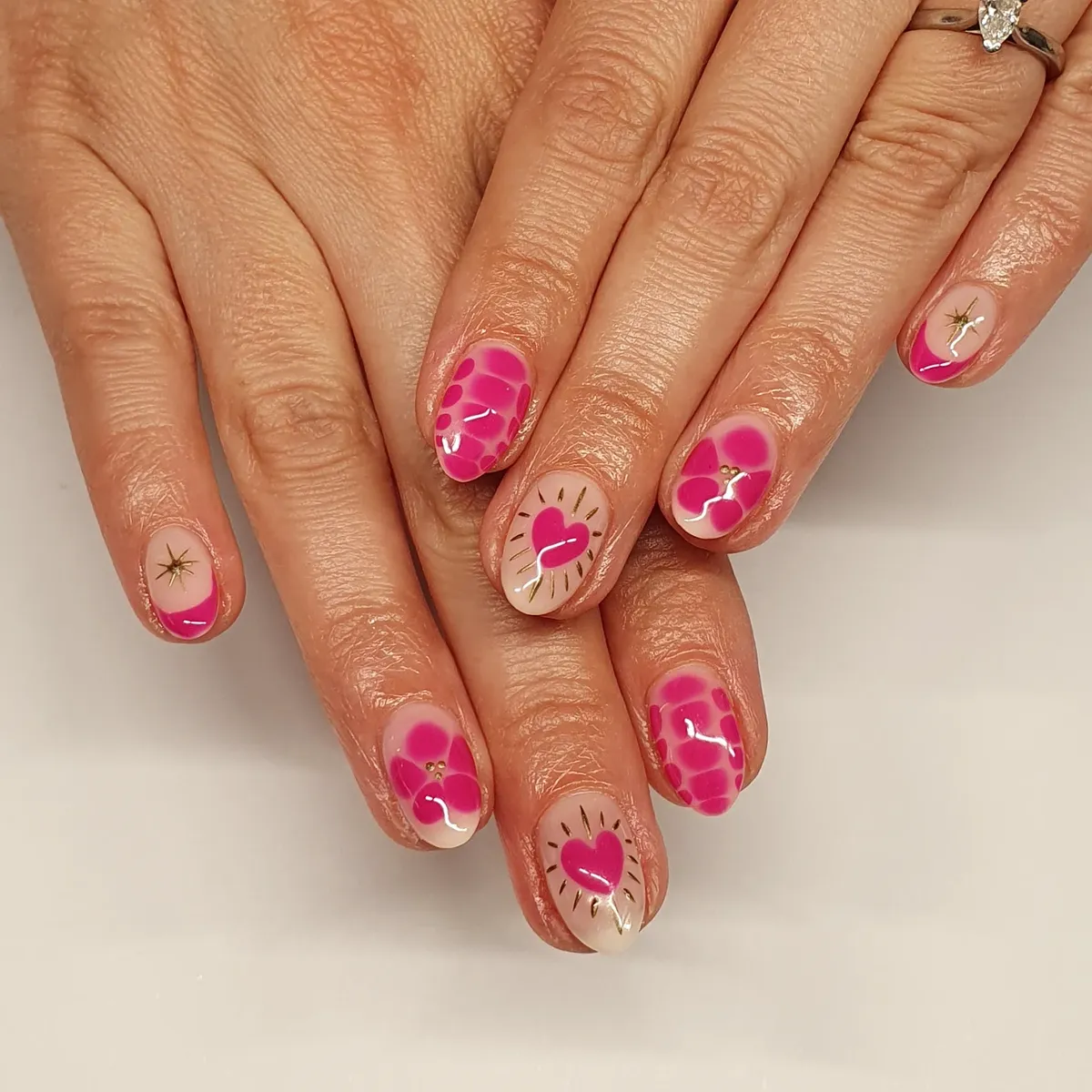 pink-nails_pineapplegelnailss_14-1.webp