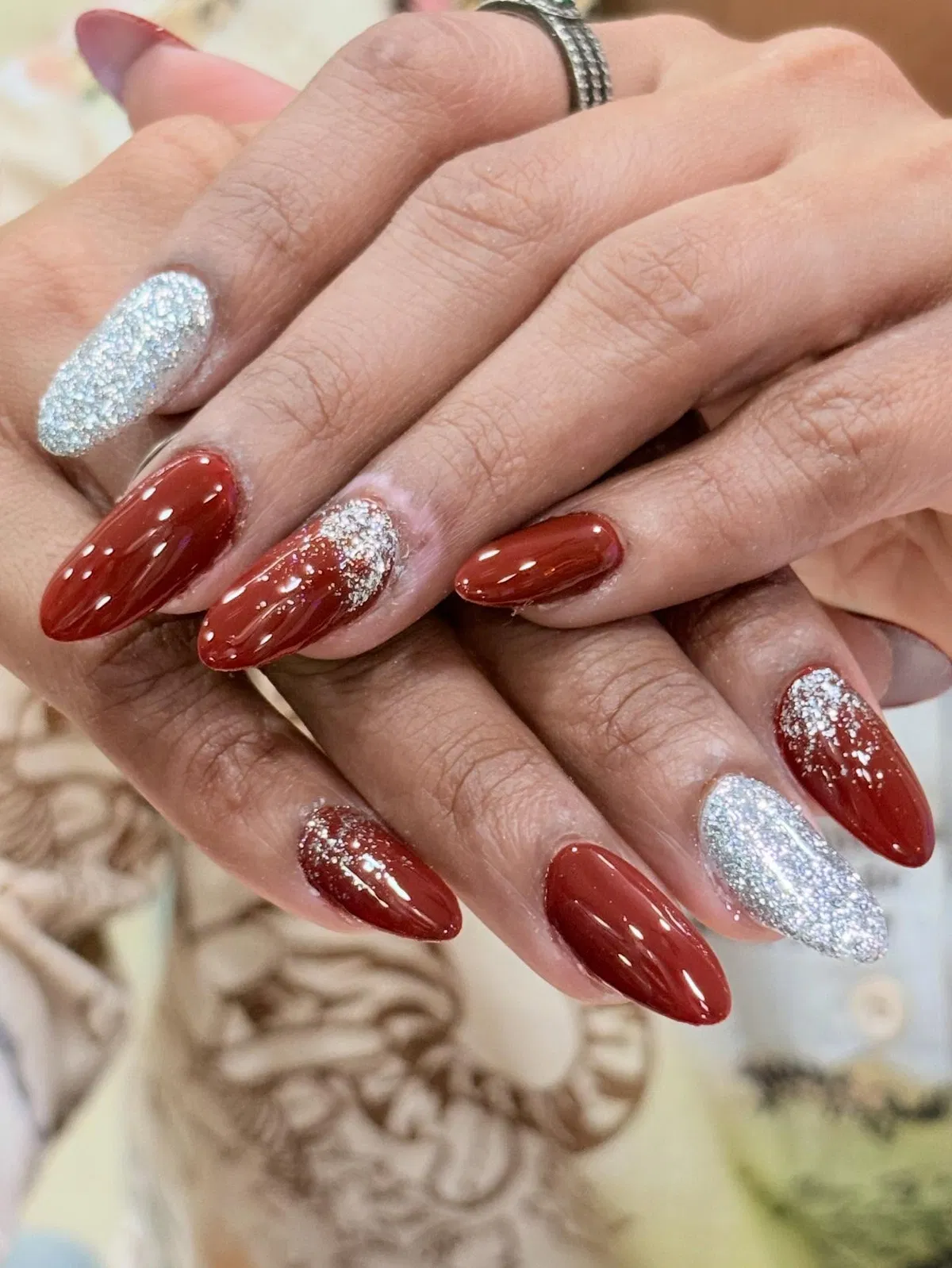 red-glitter-nails_ale_salon_09_5.webp