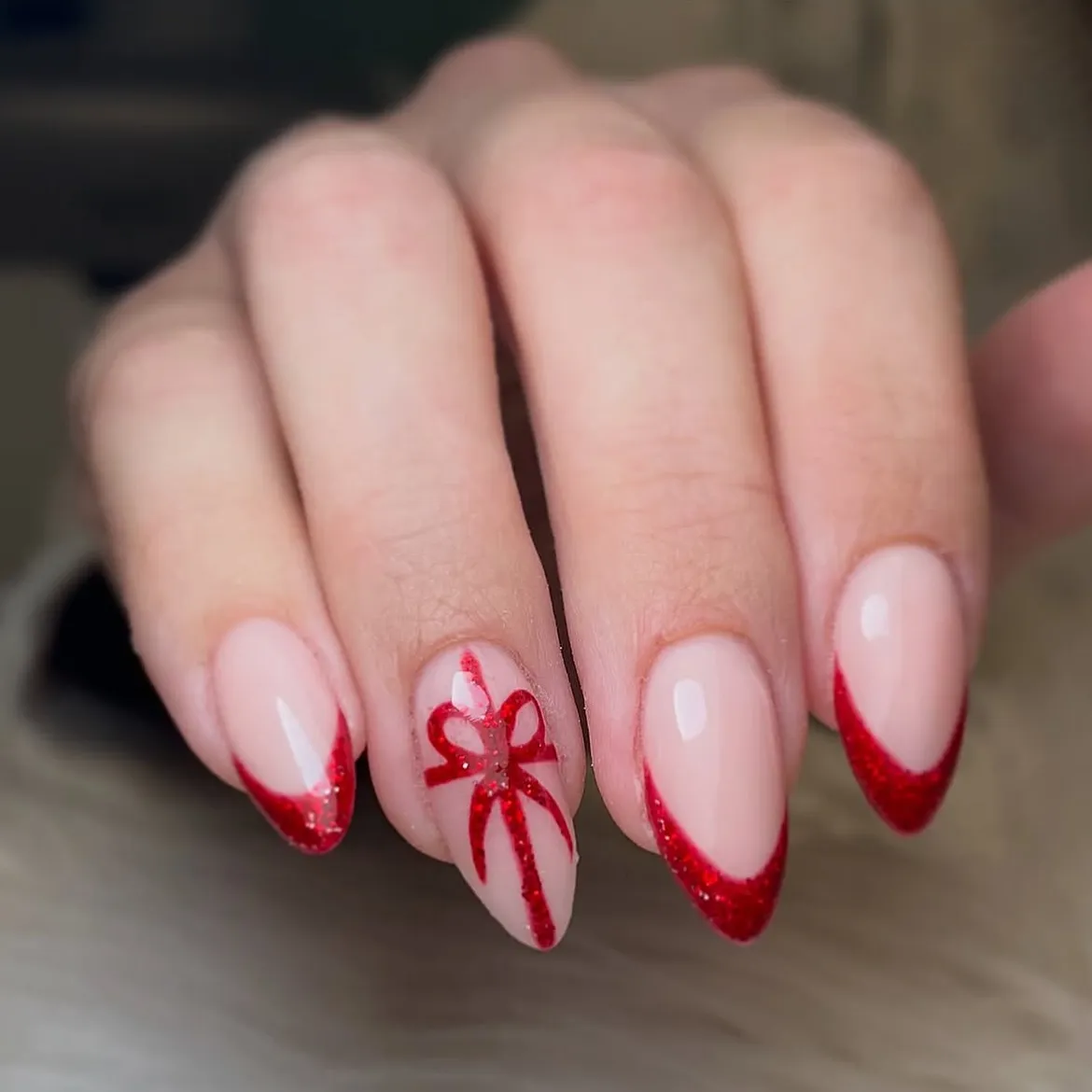 red-glitter-nails_nailitproducts_2.webp