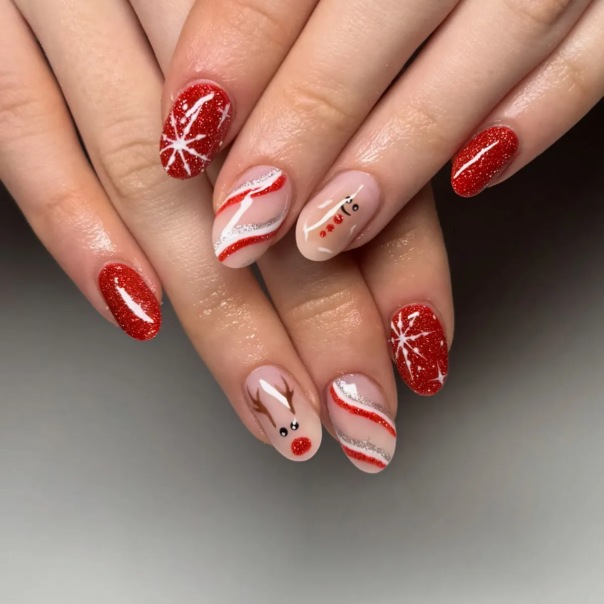 red-nails_beautybymariabradbury_7.webp