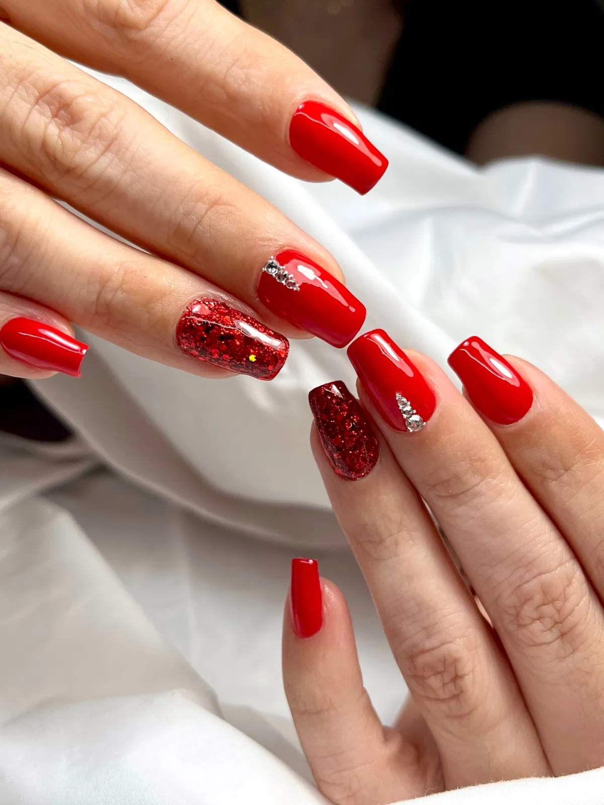 red-prom-nails_pilar_santander__18.webp