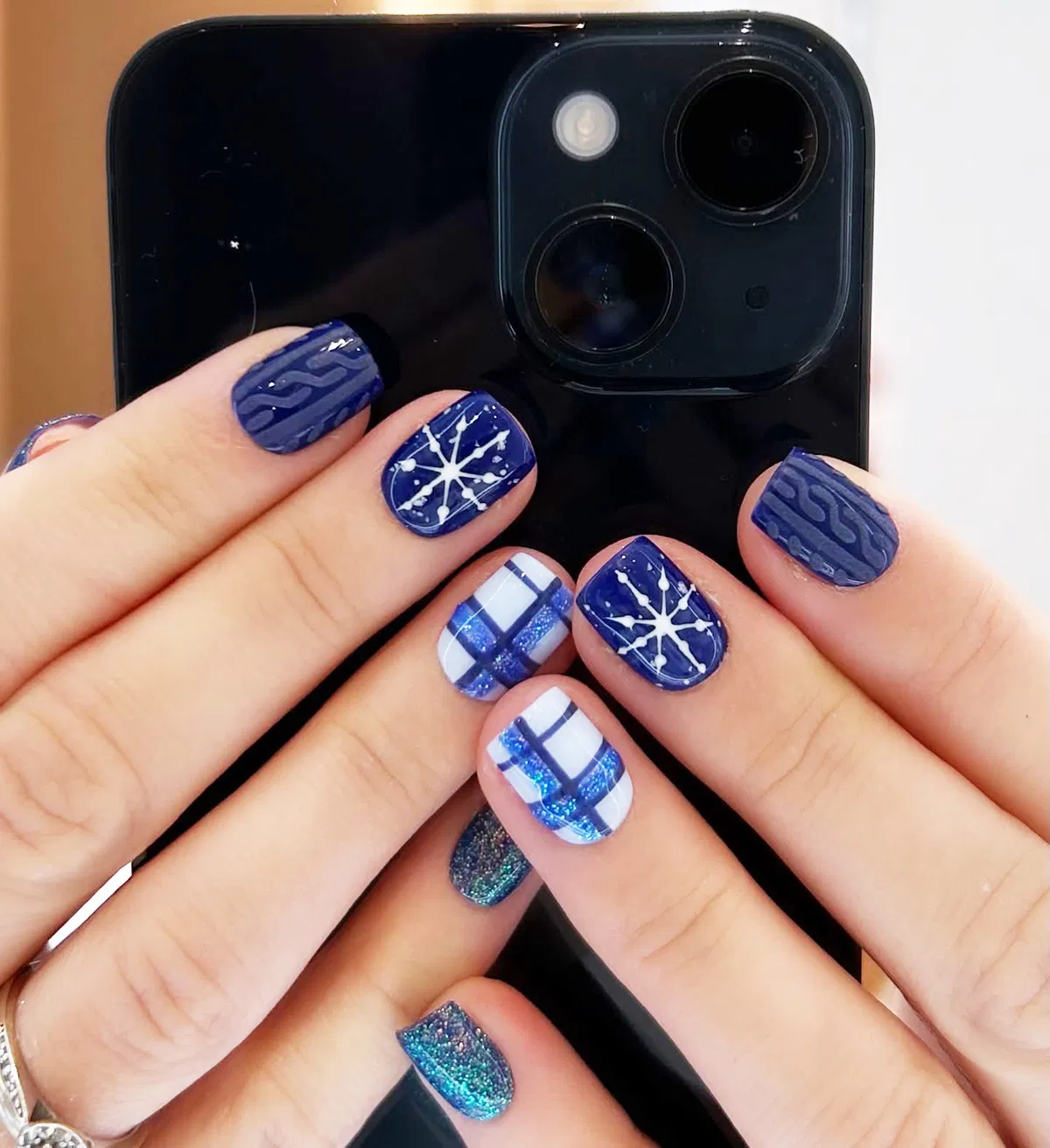 short-blue-nails_nailsbypinkieperfect_7.webp