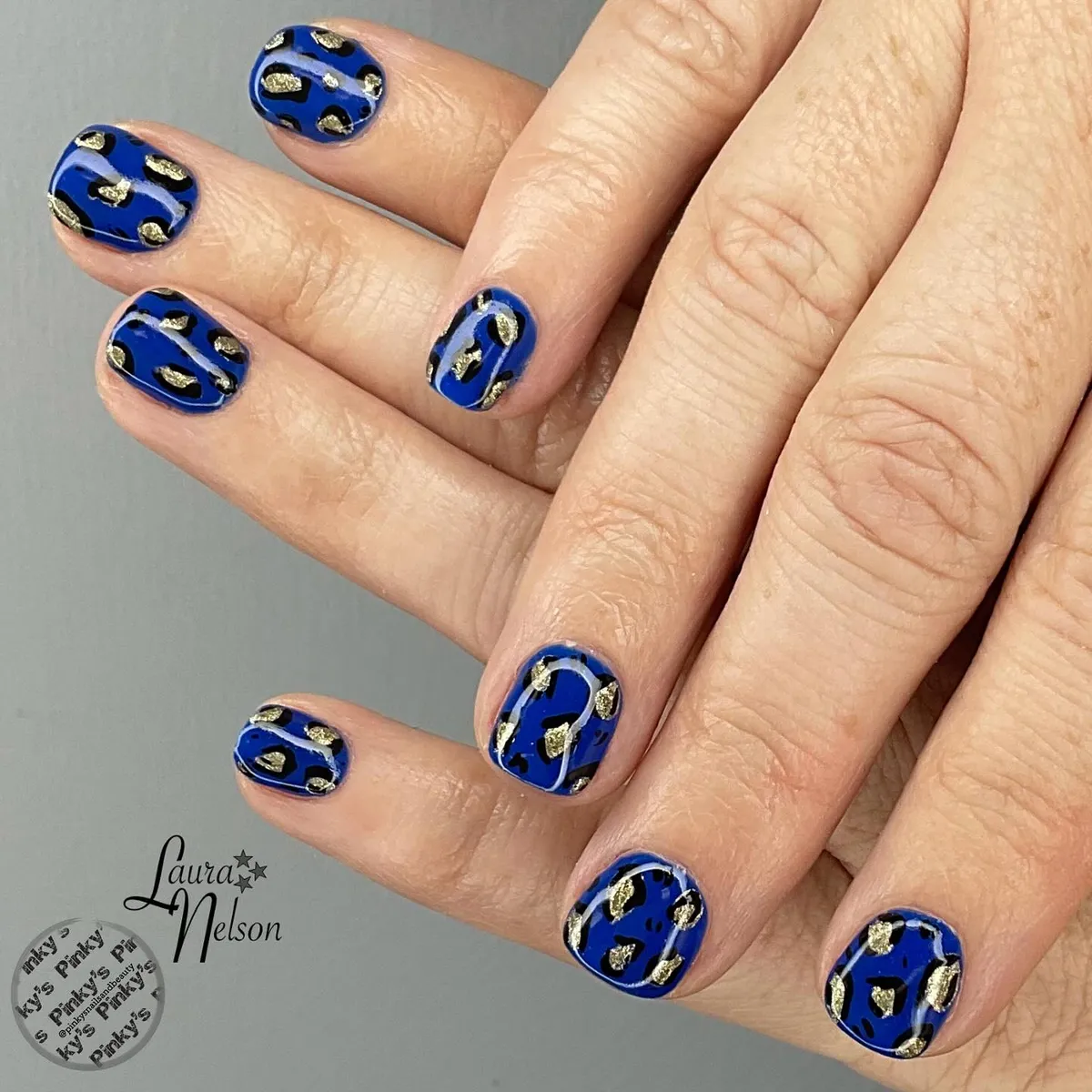 short-blue-nails_pinkysnailsandbeauty_3.webp