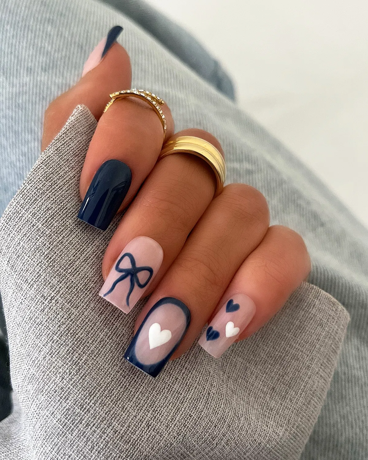 short-blue-nails_pressedbycharlotte__16.webp