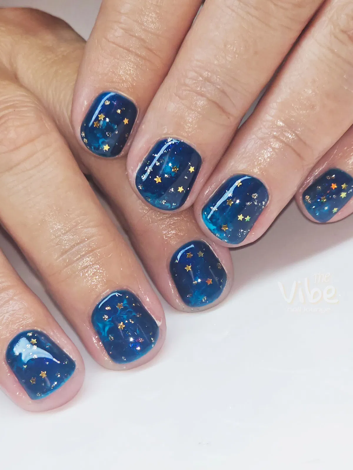 short-blue-nails_thevibenaillounge__6.webp