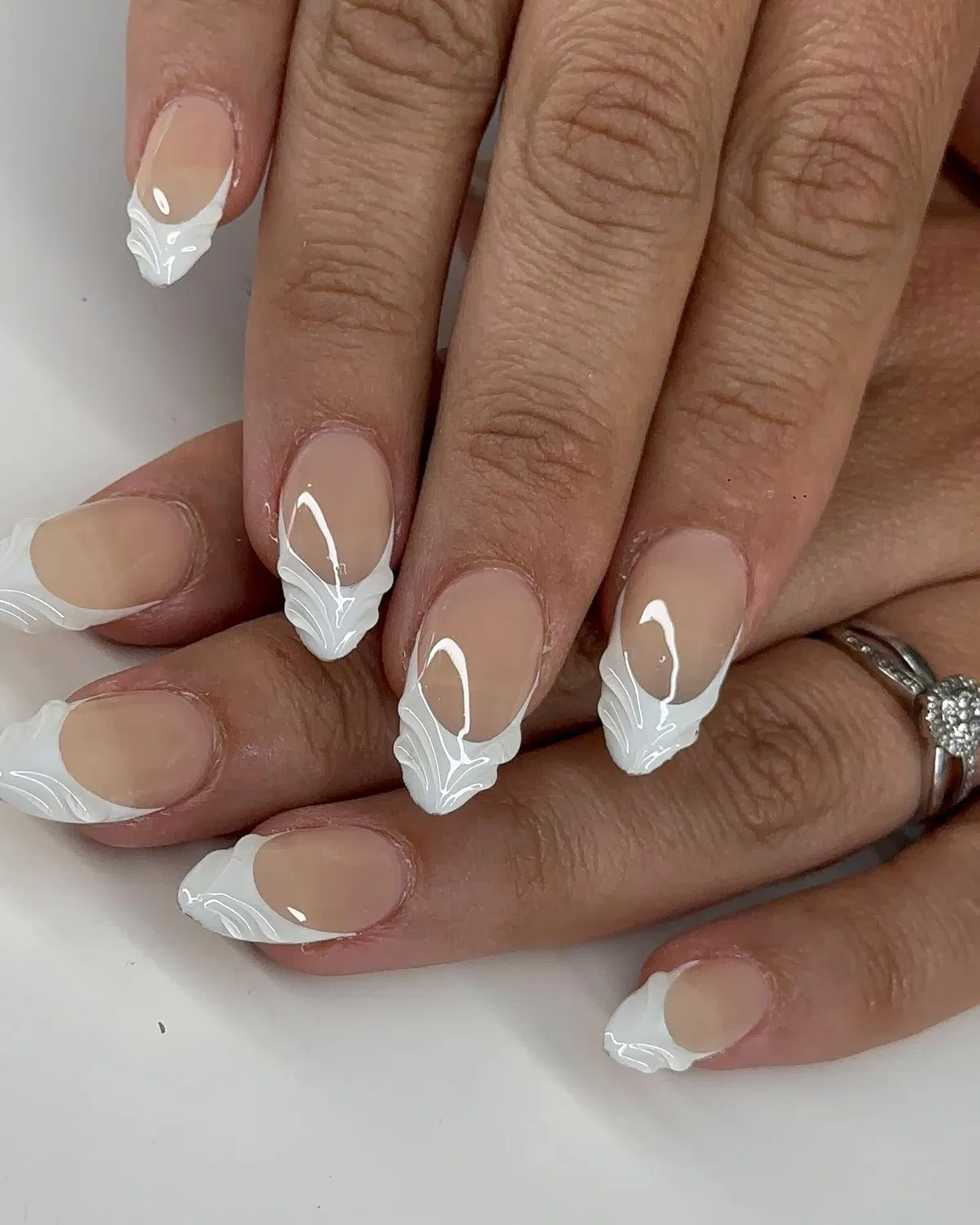 white-nail-_nailssbylooney_12.webp