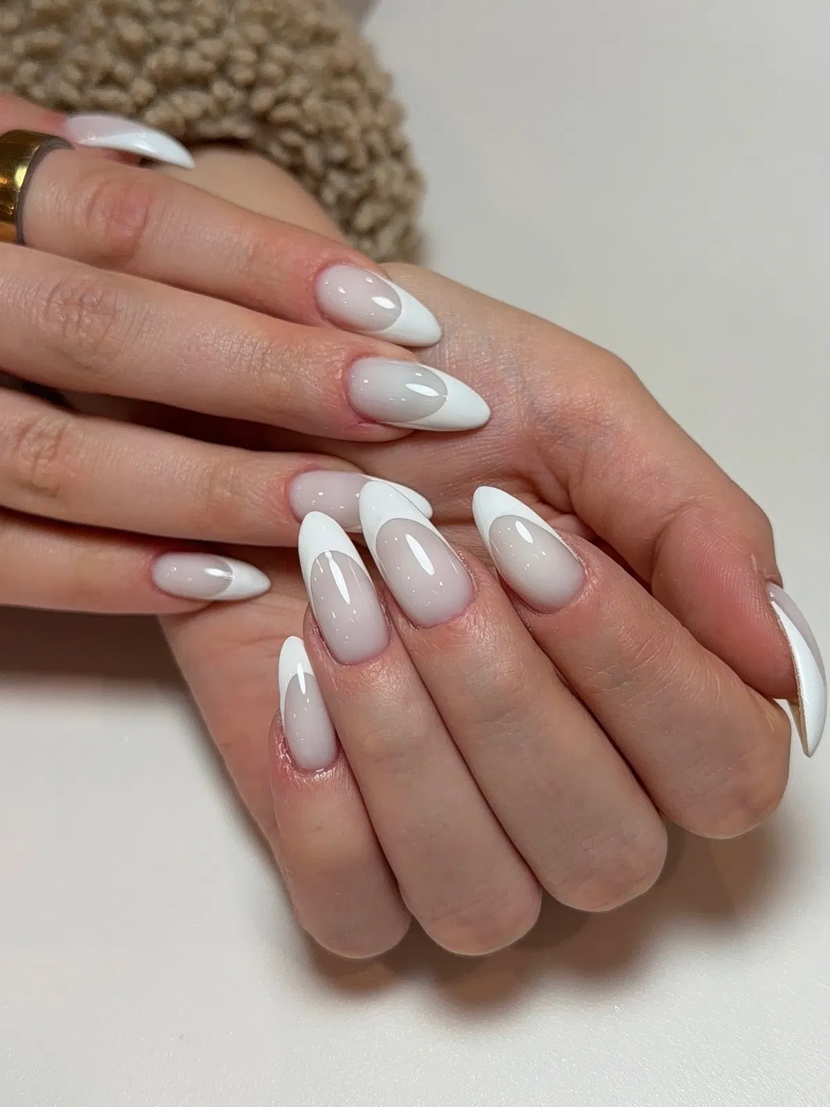 white-nail-_nailsxflower_13.webp