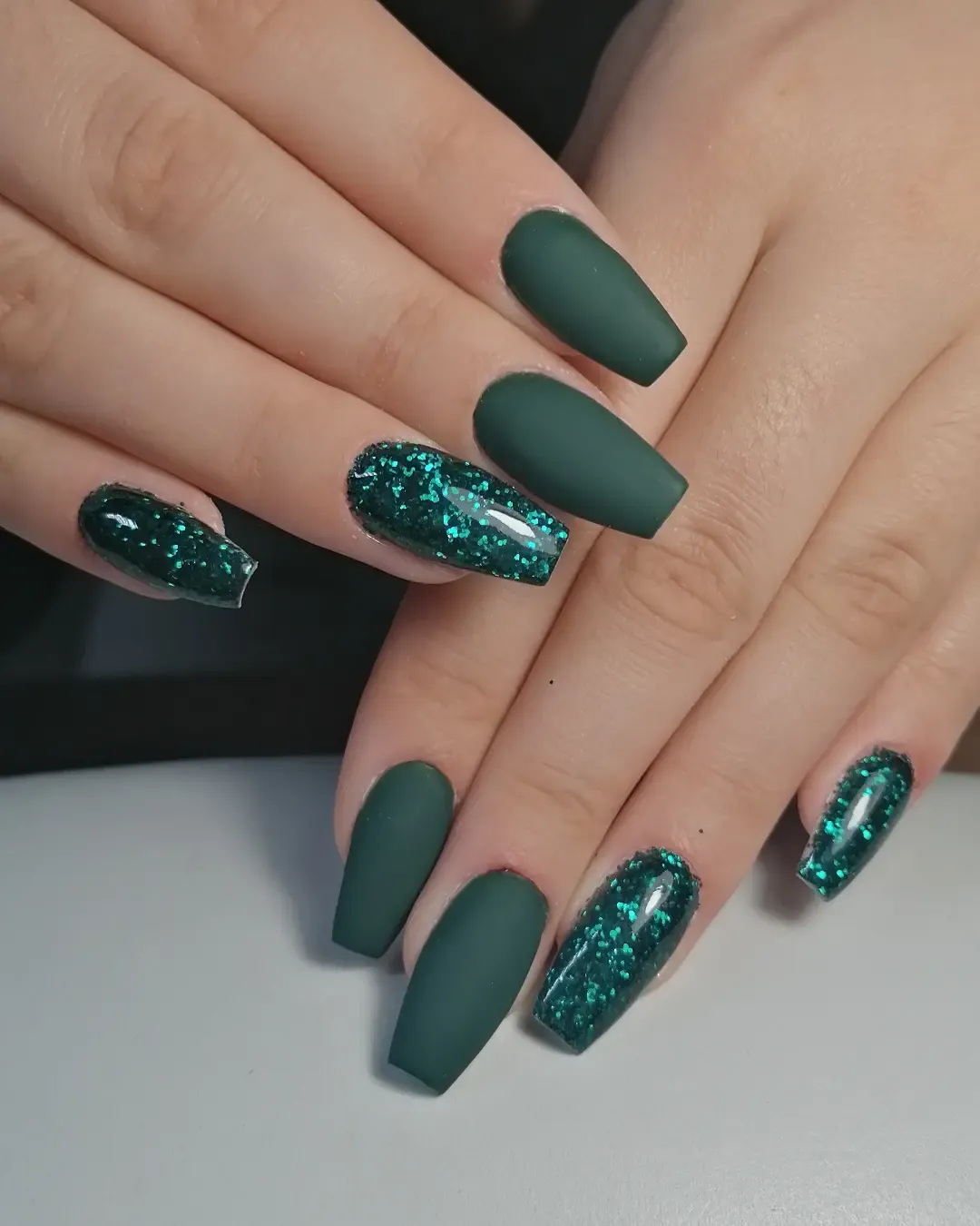 Dark-Green-Nails_nails_gel_06_13.webp