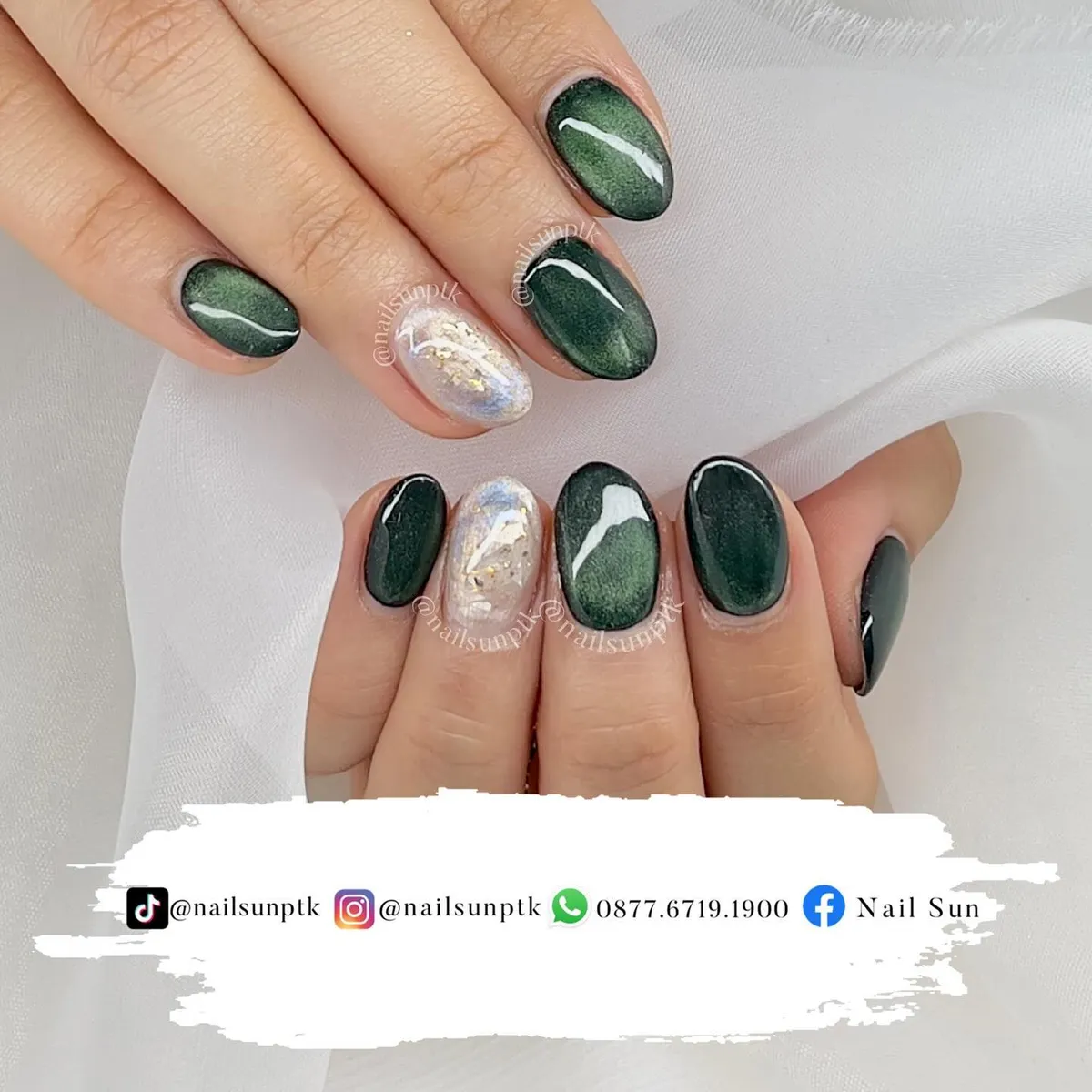 Dark-Green-Nails_nailsunptk_7.webp