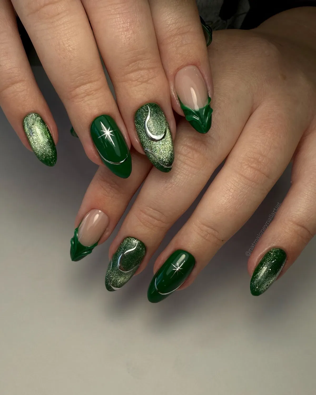 Dark-Green-Nails_natmaloneynailartist_11.webp