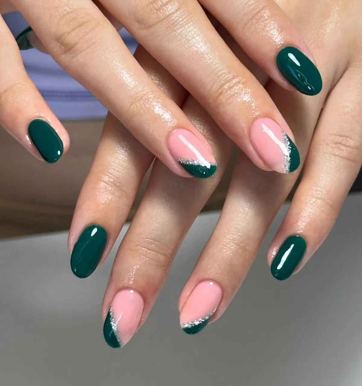 Dark-Green-Nails_samanthajonesnails_5.webp