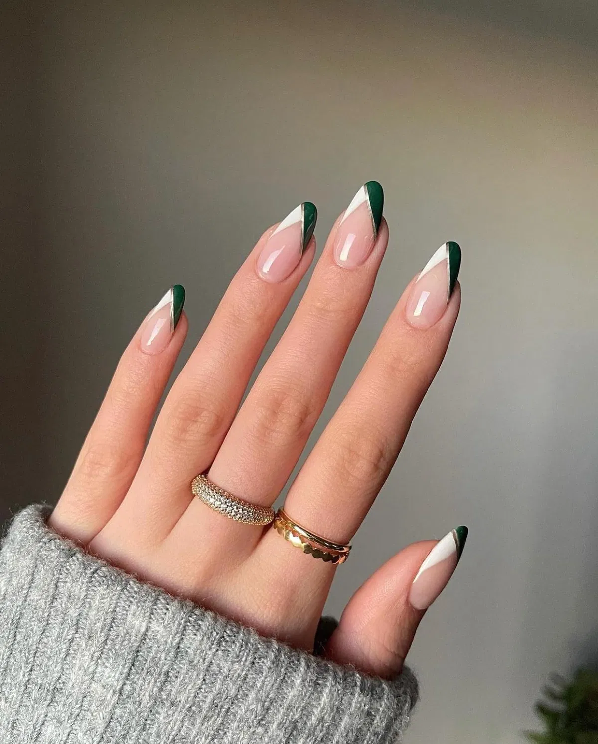 emerald-green-nails_allinstyleofficial_17.webp